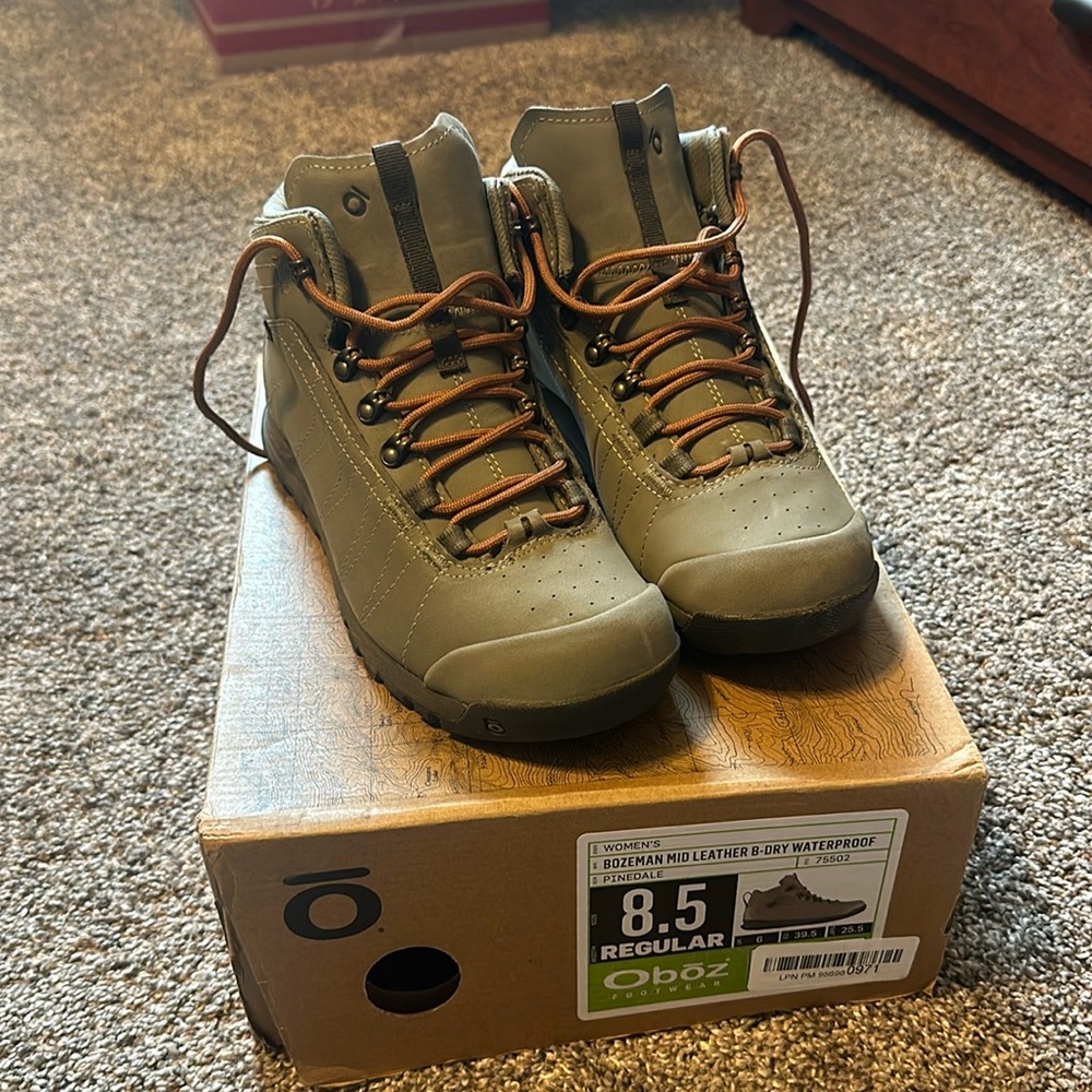 Size 8.5 Bozeman Mid Leather B-Dry Waterproof Hiking Boots